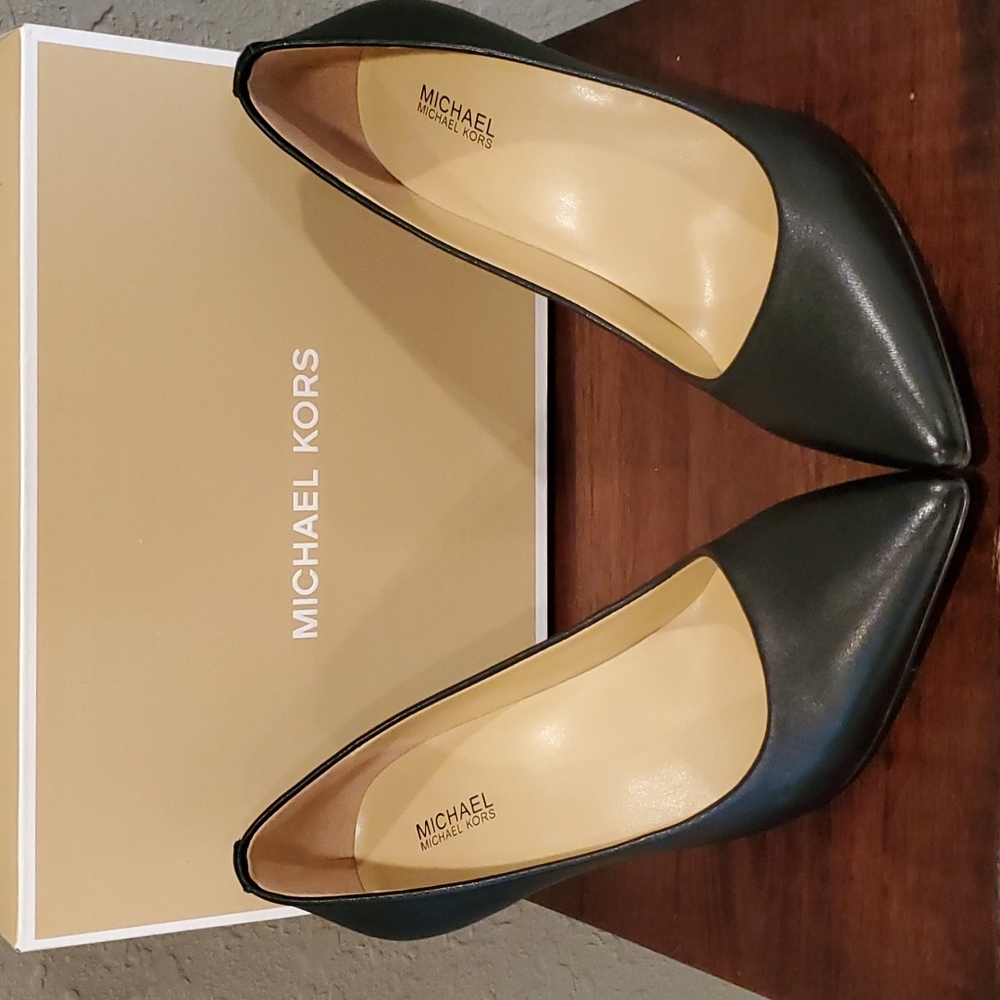 MICHAEL Michael Kors Black Pumps Size 7